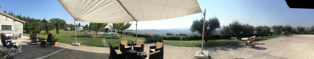 esterno panoramica giardino e piscina - la garbatina
