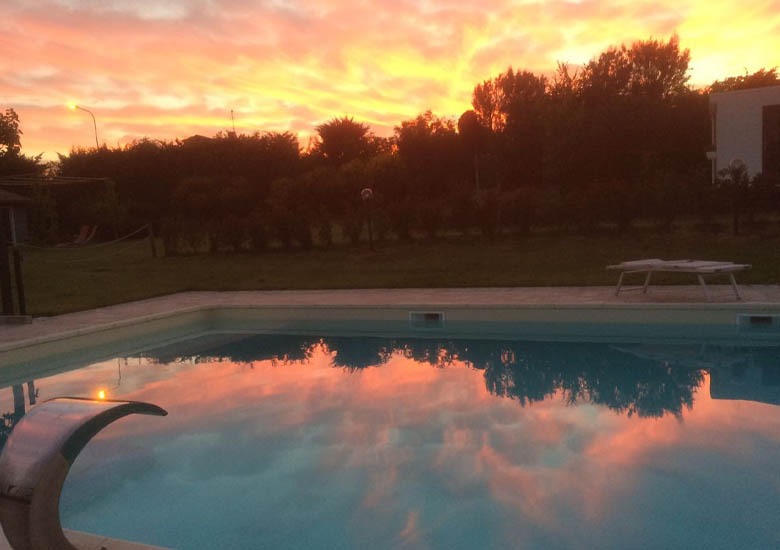 vista tramonto in piscina - la garbatina