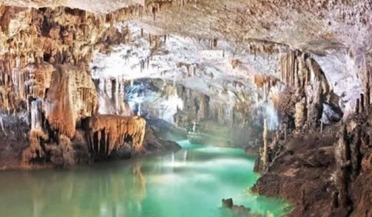Frasassi Caves Summer Tour: Stay at B&B La Garbatina